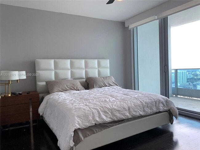 Building Photo - 200 Biscayne Blvd Way
