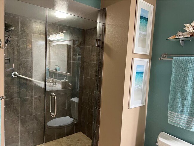 Building Photo - 6100 Bahia Del Mar Cir