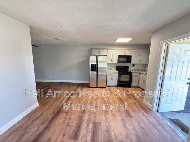 Building Photo - 2809 Marconi St