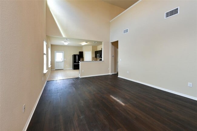 Building Photo - 613 Pinnacle Dr