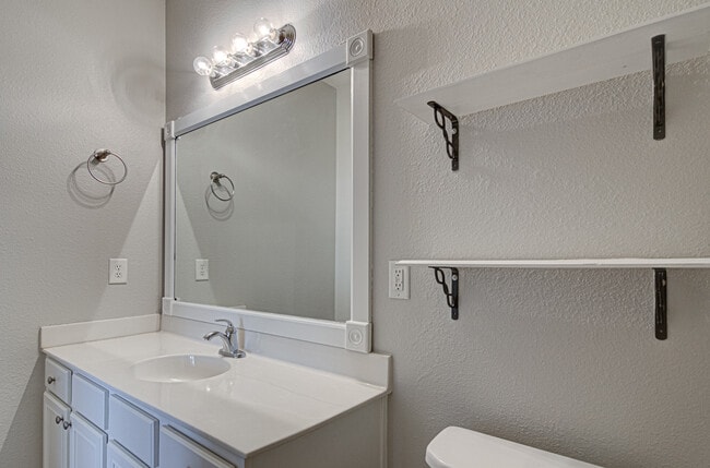 Building Photo - 5972 Hollow Wood Ct