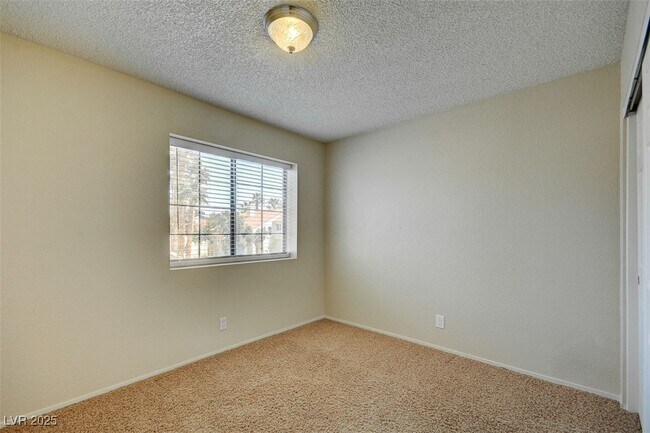 Building Photo - 3229 Canyon Lake Dr