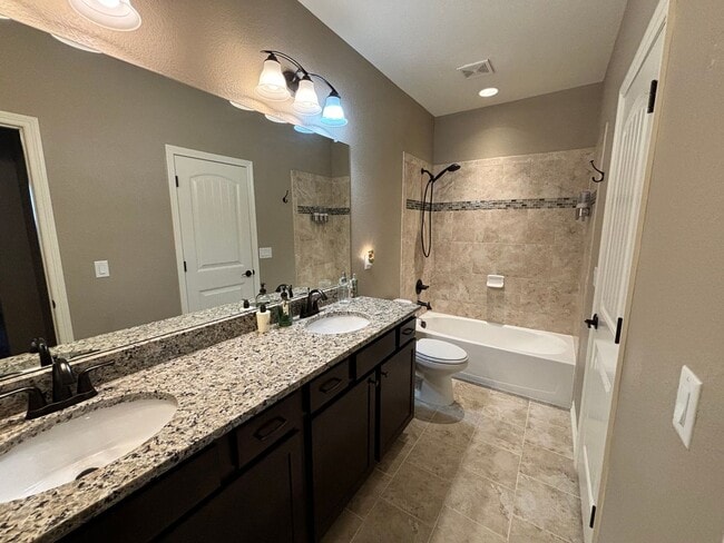 Building Photo - Stunning 5 Bedroom 3 Bathroom Home in Johnstown with Finished Basement!