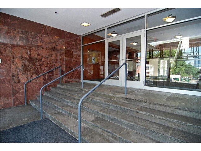 Building Photo - 111 E Franklin Ave