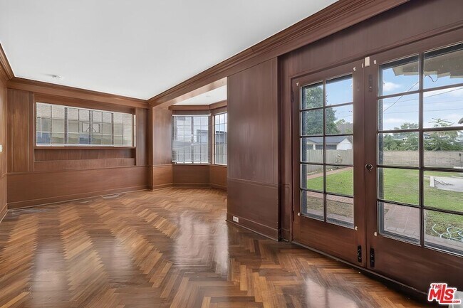 Building Photo - 2215 W 21st St