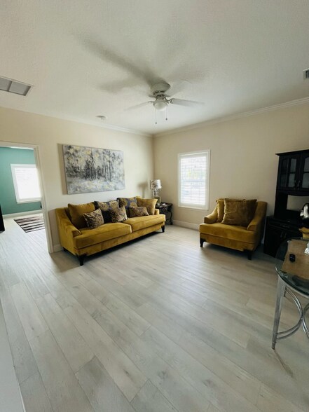 Building Photo - 8640 Rockland Dr