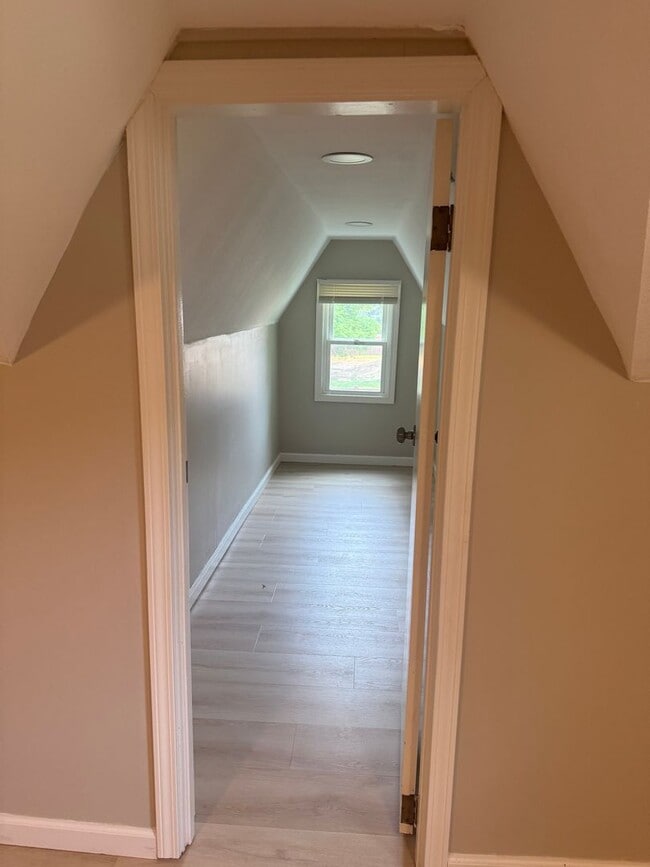 Building Photo - Adorable 4 Bed 1 bath Baldwinsville Cottage
