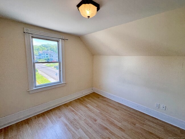 Building Photo - 180 Funston Ave