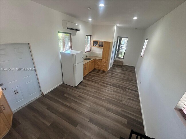 Building Photo - 12885 SW 77th Ave