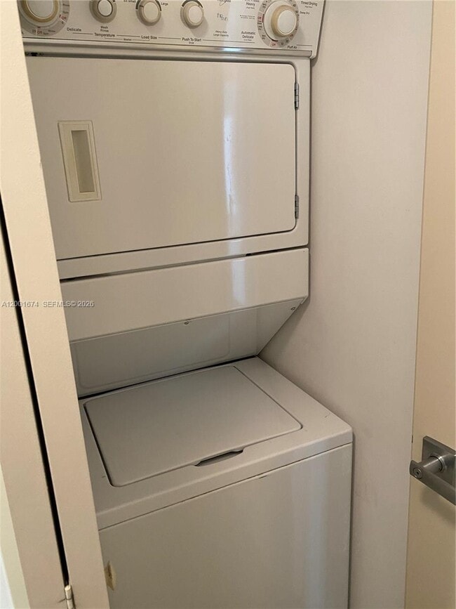 Building Photo - 170 SE 14th St