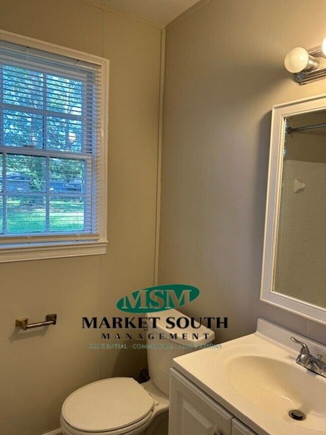 Building Photo - *REDUCED!!* BRICK RANCH OFF SKIDAWAY- AVAI...