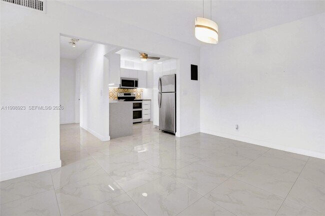 Building Photo - 2230 NE 56th Pl