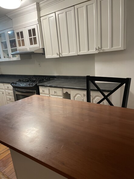 Building Photo - 6 Saint Gregory St