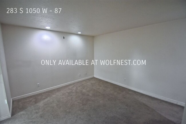 Building Photo - Fantastic 3 Bed Provo Condo! No Deposit Op...