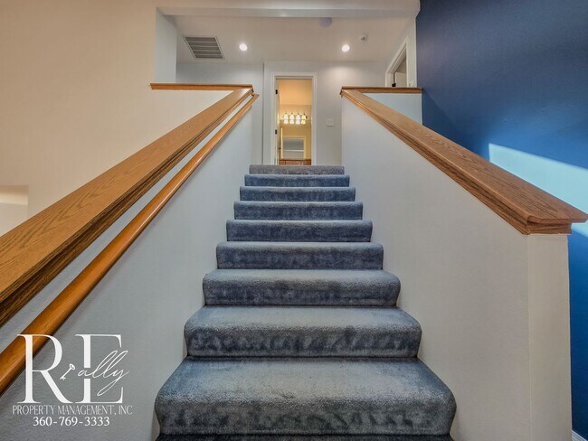 Building Photo - Comfortable 3-Bed Bremerton Home with Balc...