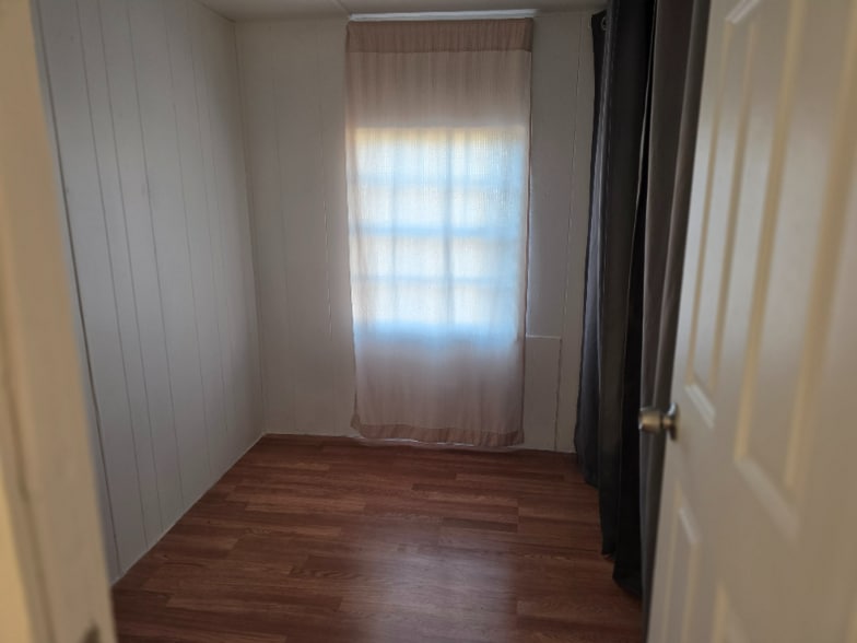 Building Photo - 2325 E Packard Ave