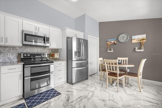 Building Photo - 6043 Lake Pointe Dr