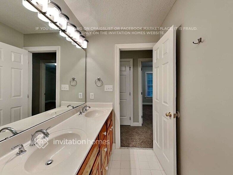 Building Photo - 604 Birkdale Dr