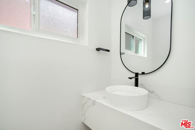 Building Photo - 5923 Etiwanda Ave