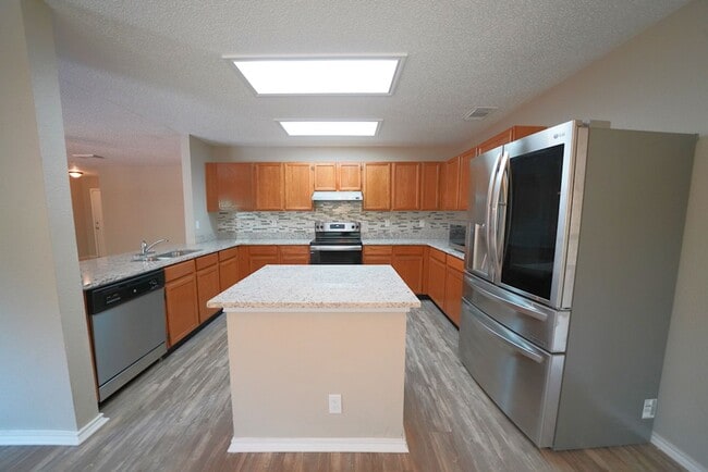 Building Photo - Wonderful Home in the Quiet Kingswood Heights Subdivision - Realtor Commission: $500