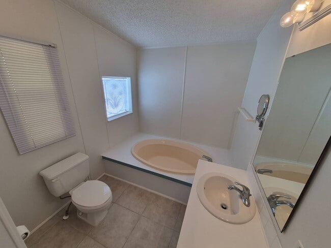 Building Photo - 2113 Sawgrass Ln