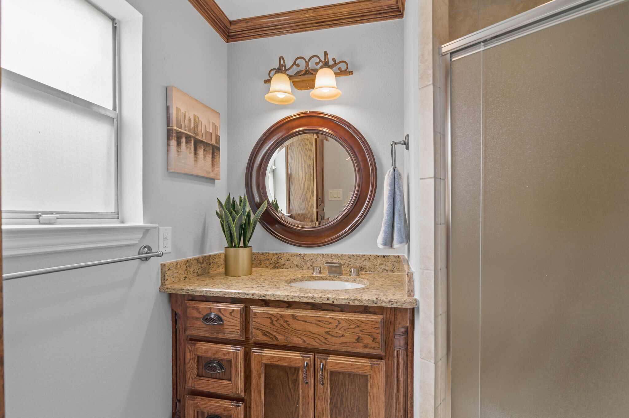 Primary Bathroom - 5084 Matilda St