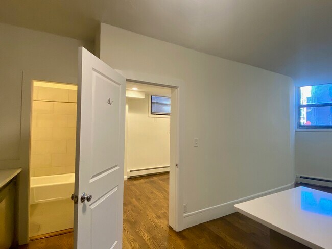 Building Photo - 5 N Margin St