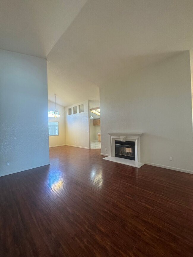 Building Photo - Beautiful 4-Bedroom Home with Solar, High ...