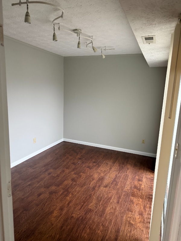 Building Photo - 14 Oakwood Ct