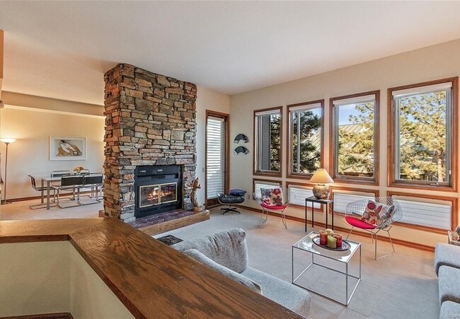 Building Photo - Executive 2BR/3BA Condo with Mountain View...