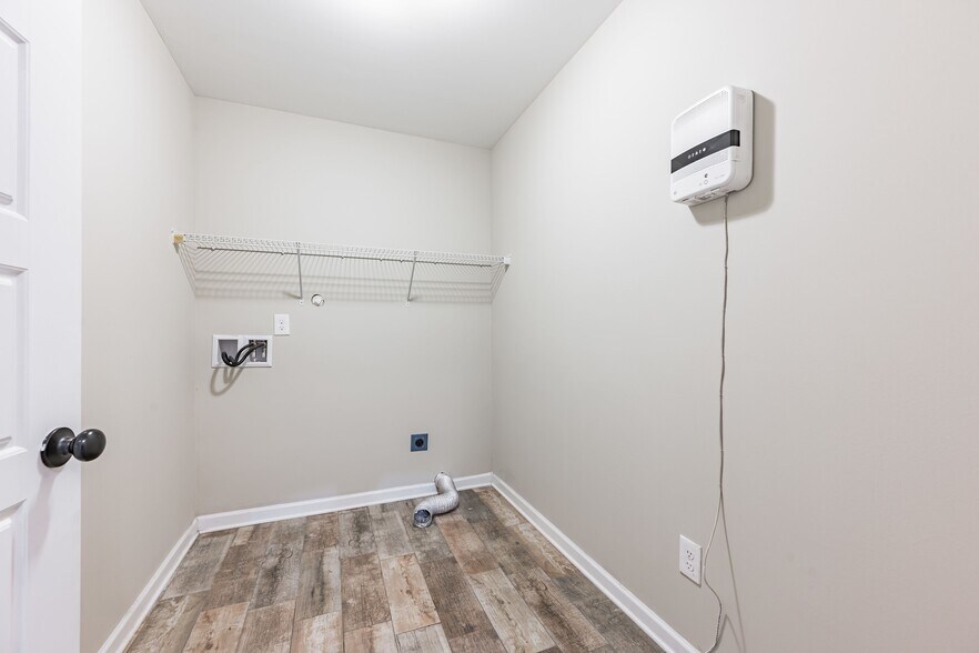 Building Photo - 6208 Mimosa Gardens Dr