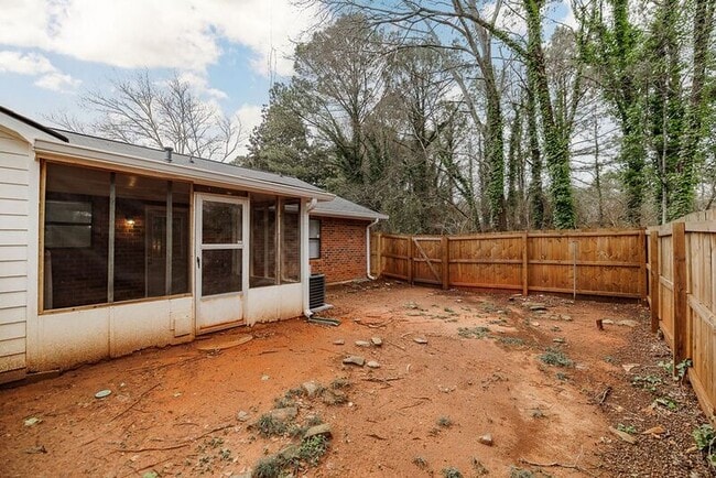 Building Photo - 112 Upland Ct