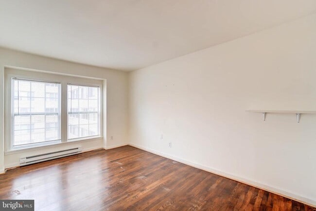 Building Photo - 900 24th St NW