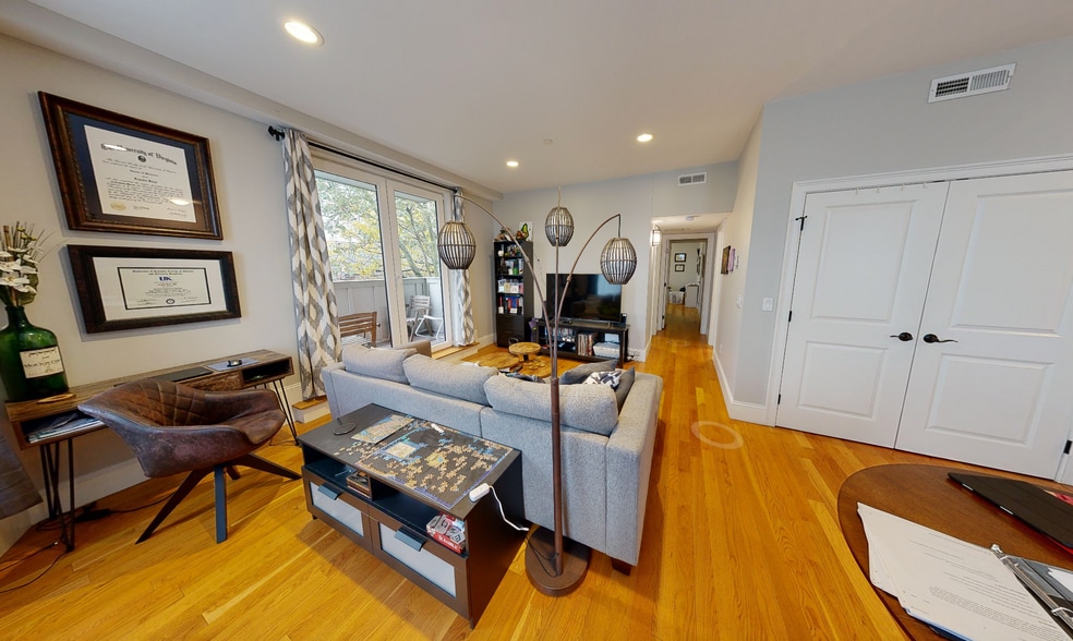 Building Photo - 168 Hampshire St