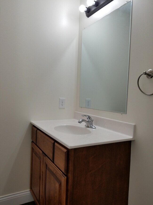 Building Photo - GREAT 3 BED 2 BATH CONDO!!!