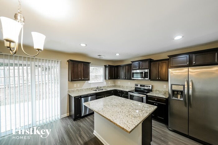 Building Photo - 940 Valley Cir