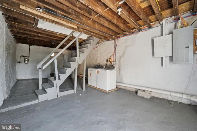 Building Photo - 6123 Glenmore Ave