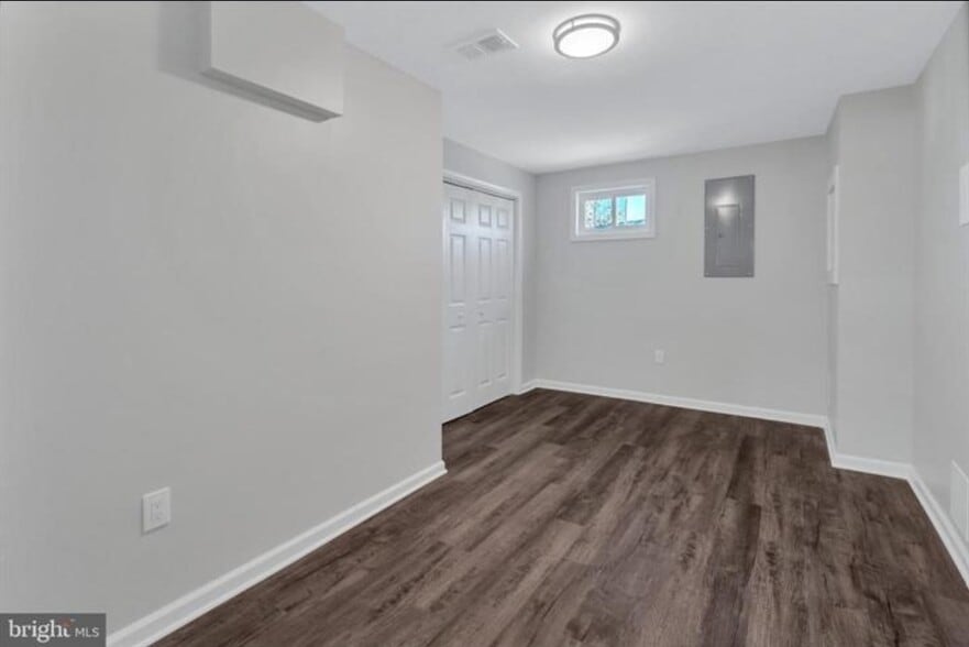 Building Photo - 1049 Marton St