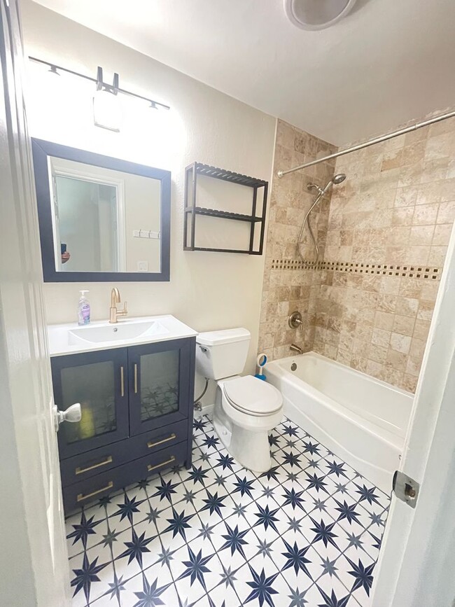 Building Photo - Live Large in this Outstanding 4 bed / 3 bath