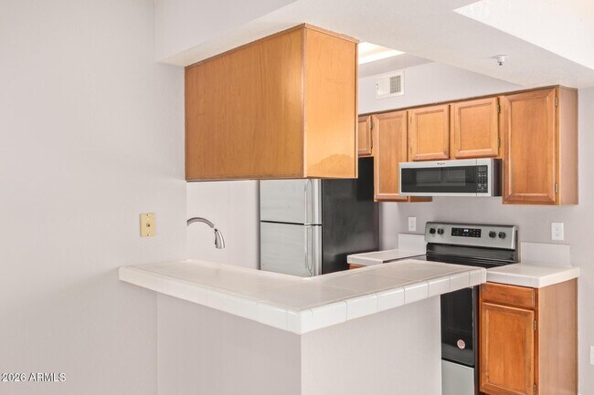 Building Photo - 10610 S 48th St