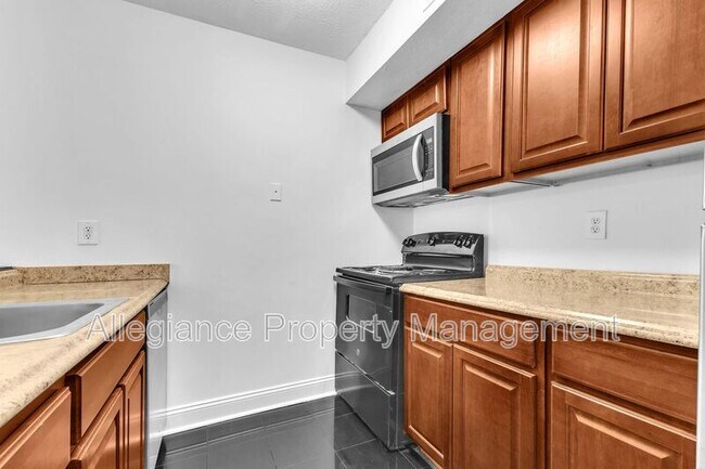 Building Photo - 90 Adams Dr NE
