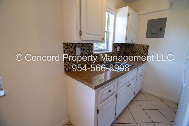 Building Photo - ASK ABOUT OUR SPECIALS! 2/1.5 Townhouse St...