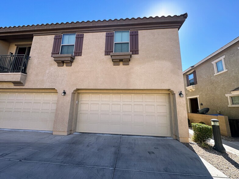 Building Photo - 8111 W Lynwood St