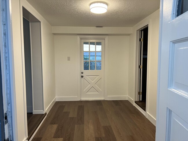 Building Photo - 1934 Wallace Ave