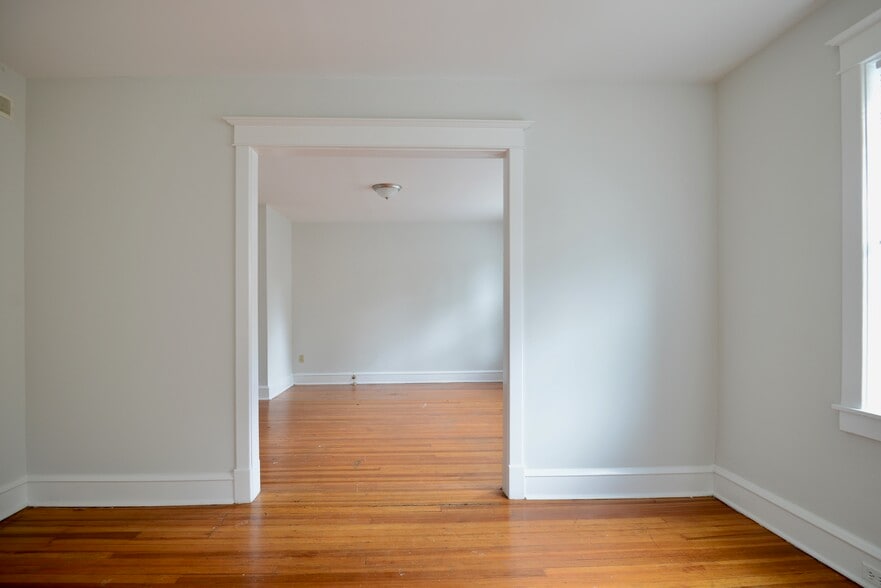 Building Photo - 600 W 26th St