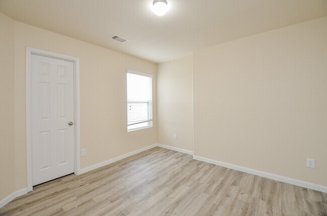Building Photo - 21610 Yeaney Dr