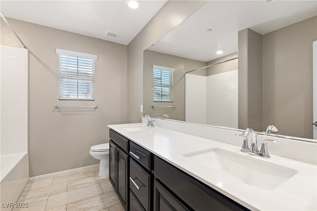 Building Photo - 4 Lomita Heights Dr