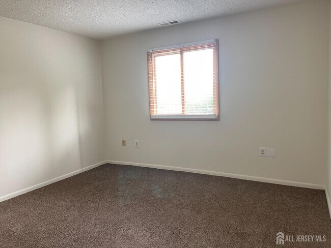 Building Photo - 1216 Ravens Crest Dr