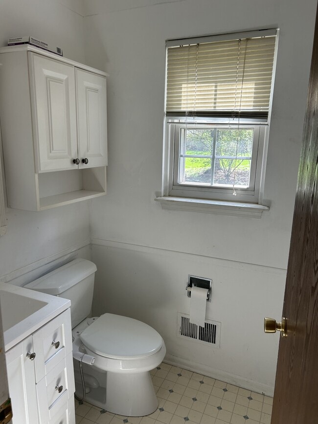 Building Photo - 530 Chesley Dr