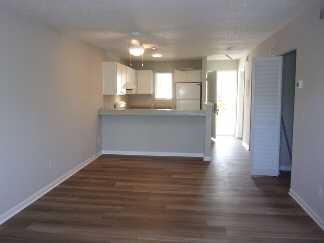 Building Photo - 1694 Eagles Pl